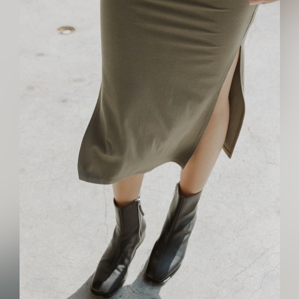 Mod Ref Daphne Dress In Olive, Size Small - Picture 4 of 10